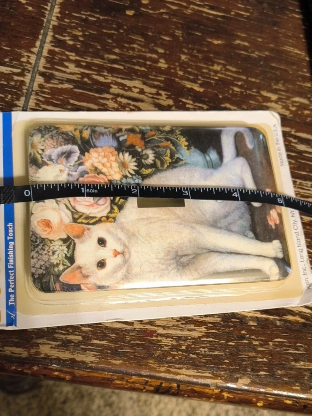 Vintage White Cat Decorative Light Switch Plate -